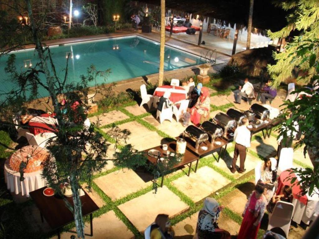 Augusta Sukabumi Hotel Exterior photo