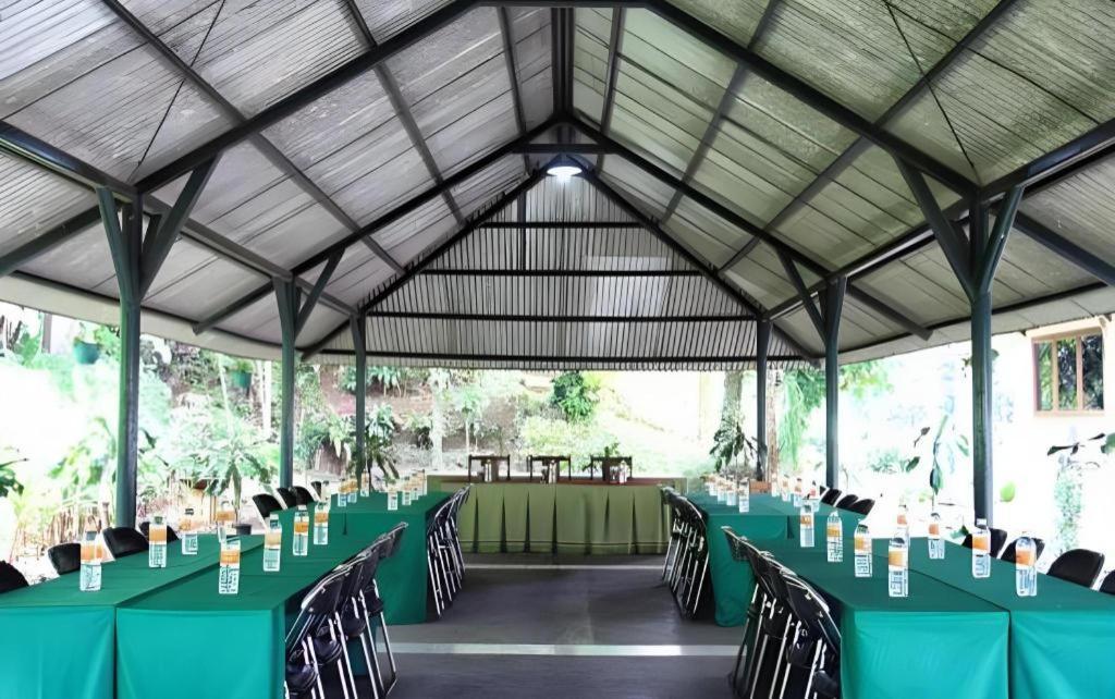 Augusta Sukabumi Hotel Exterior photo