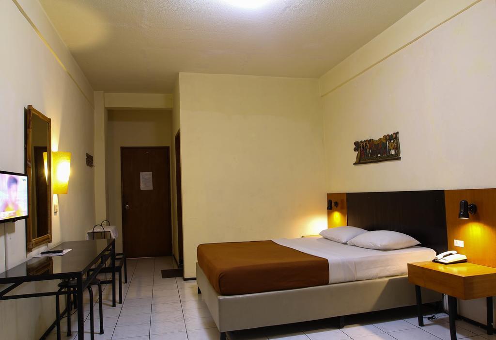 Augusta Sukabumi Hotel Exterior photo